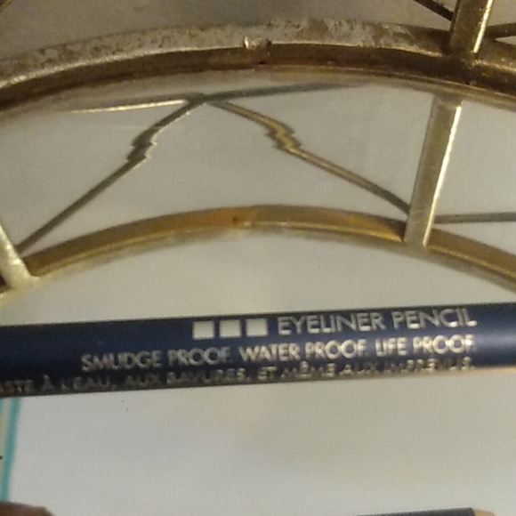 Blinc BLUE eyeliner pencil  0.04oz./1.2g - Picture 4 of 5